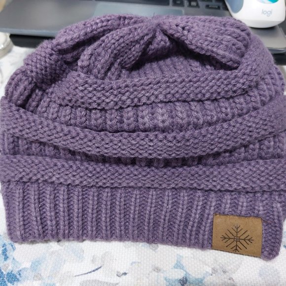 ANGELA & WILLIAM Warm Winter Hat & White Unbranded 100% Acrylic Fleece or Fur - Picture 1 of 10